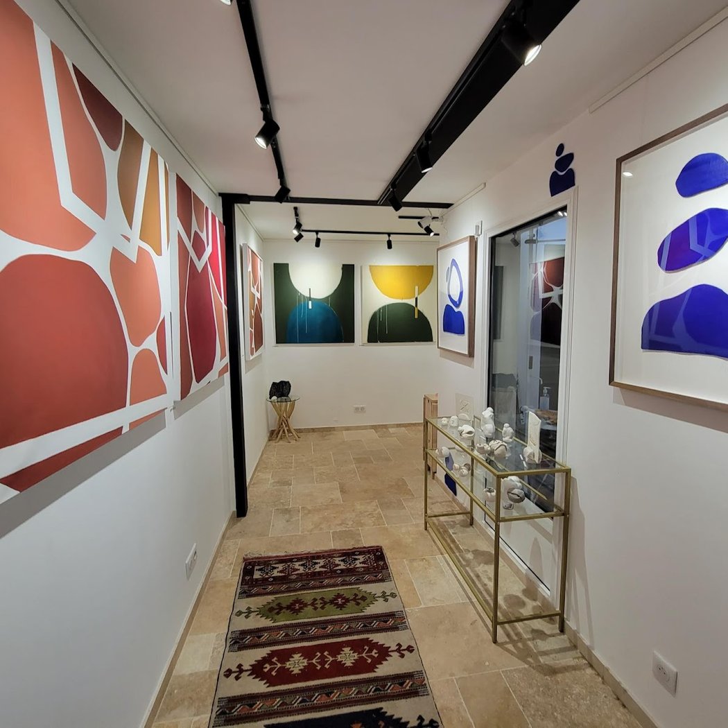 LA POMPE ART GALLERY 1